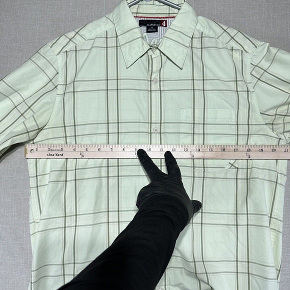 Quiksilver Men’s Shirt Small Button Up Green Short Sleeve Plaid Party - Picture 7 of 13